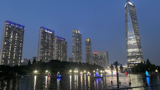 かなり大きい公園です⛲️散歩される方や、運動される方、ヒーリ