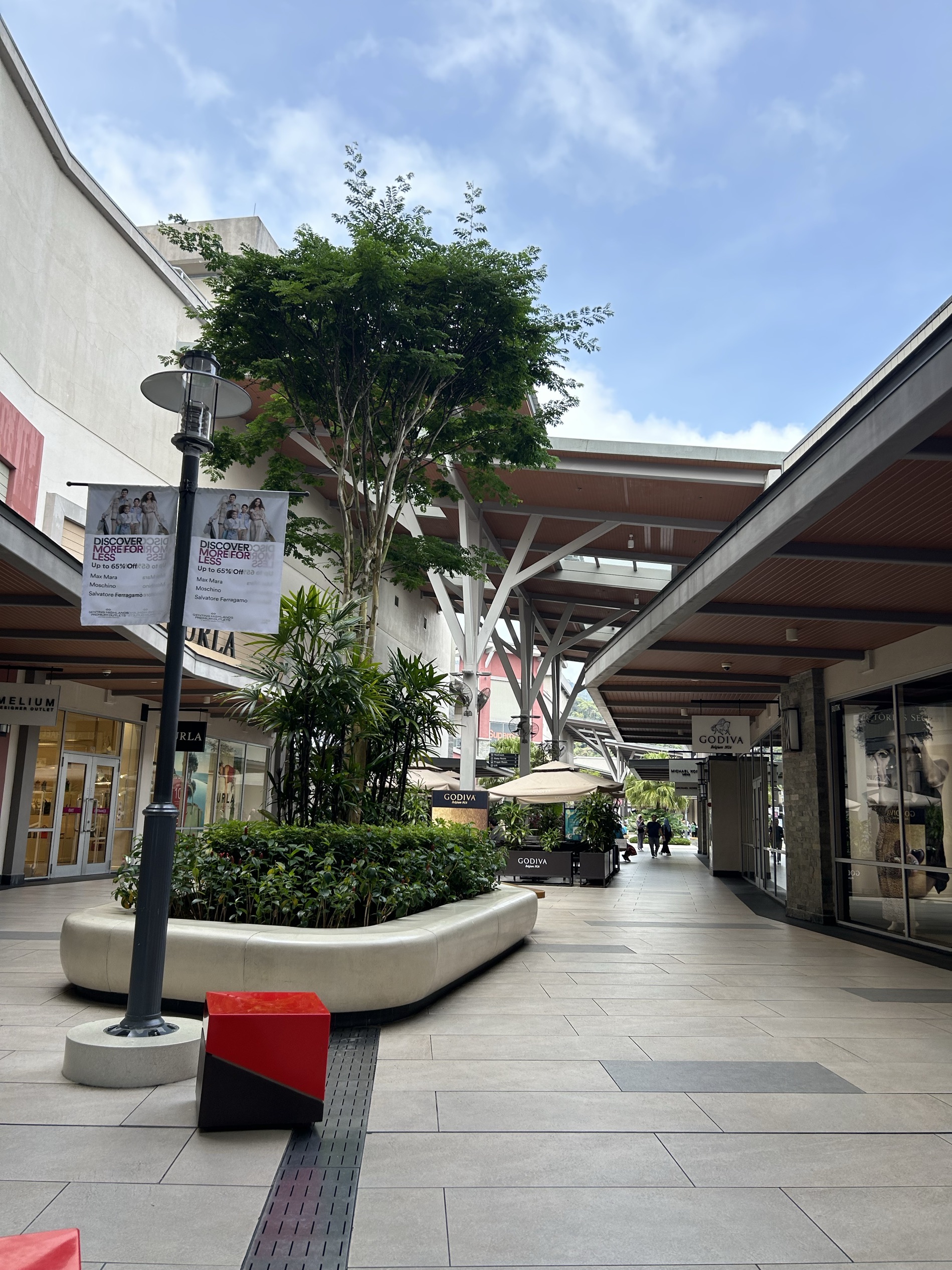 So this is Genting Highlands Premium Outlets! Super Lamig!