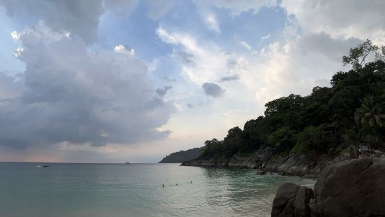 หาดฟรีดอม น้ำใสมากๆ เเต่ทางไปย