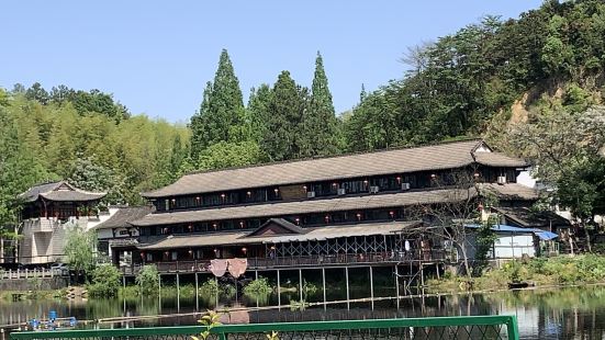 The floating river lake at Qin