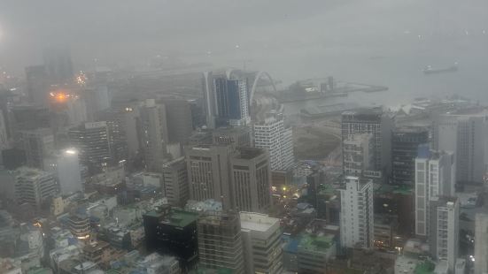 釜山市的置高地標非常值得一去除了可以俯視整個釜山市外釜山塔還