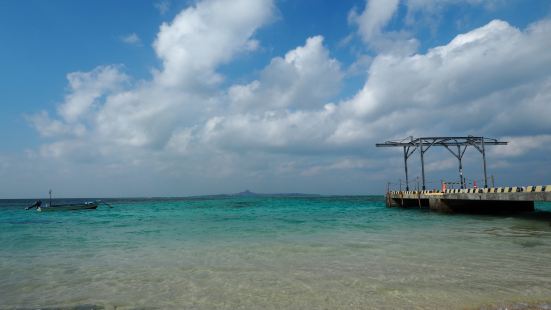 沖縄を代表するビーチのひとつ。近くには美ら海水族館や備瀬のフ