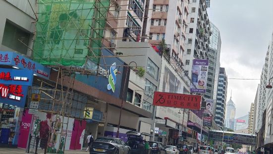 香港尖沙咀廣東道商業街道區，特殊的特殊商業商建築！內有特多名