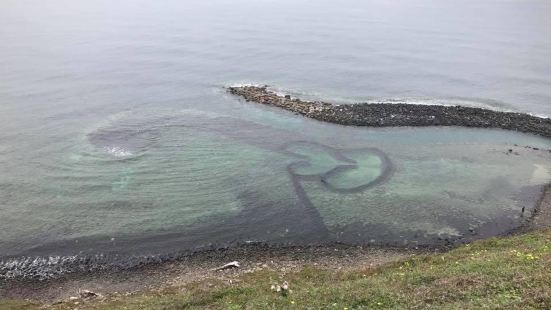 澎湖七美雙心石滬必去，騎著機車悠閒環七美，漲潮退潮都是不一樣