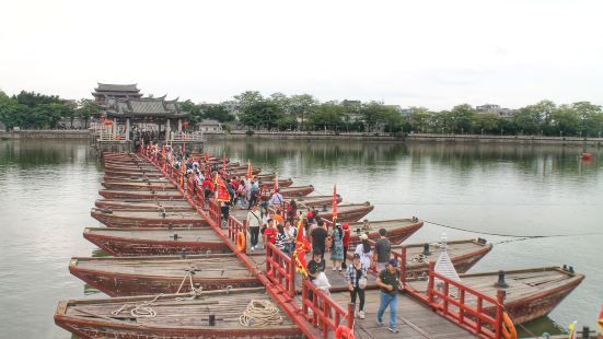 El puente Guangji (廣濟橋), const