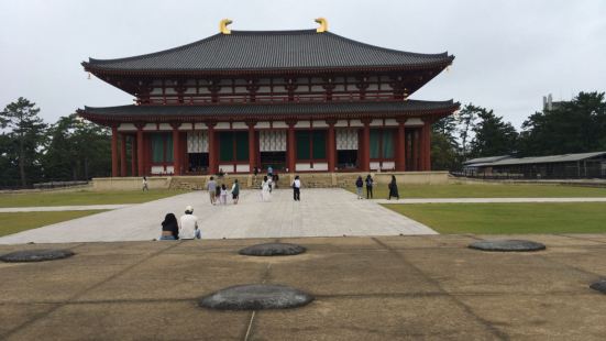 興福寺為一座位於日本奈良縣奈良市登大路町的佛寺，南都六宗之一