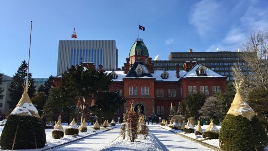 有著百年歷史的北海道廳舊本廳舍是札幌市內的熱門景點之一，冬季