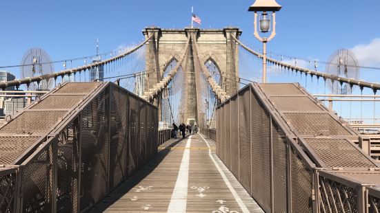 紐約最著名的景點brooklyn bridge 走在上面可以