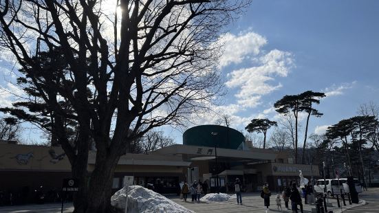 圓山動物園成日入場費是800円，動物種類包涵熱帶、溫帶和寒帶