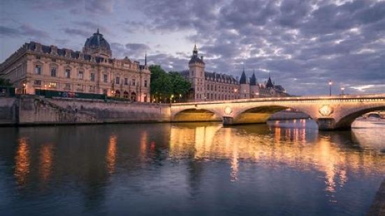 Seine river is a 777- kilomete