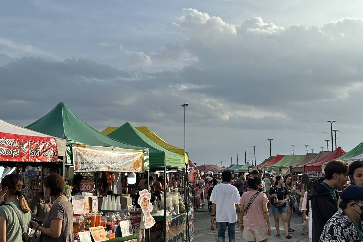 ถนนคนเดินบางแสน