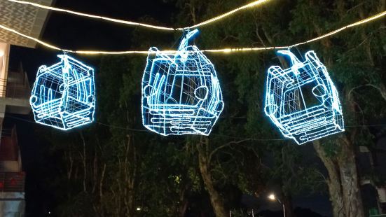 位於台北木柵的貓空纜車從白天到晚上都可以使用不同的景色每日有