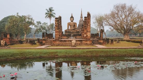 泰國好多地方都有稱為「瑪哈泰寺」的寺廟，「瑪哈泰Mahath