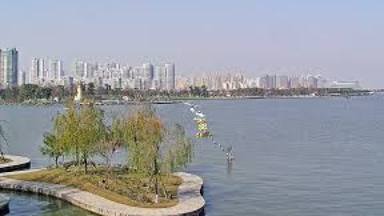 Jinji Lake is a fresh water la