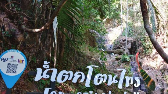 เป็นน้ำตกที่ธรรมชาติมากจริงๆค่