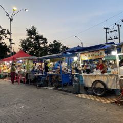 Thung Sri Muang Night Market 여행 사진