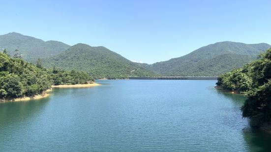 環境優美，路線簡單，只不過有點美中不足，就係沿路比較少遮蔭嘅