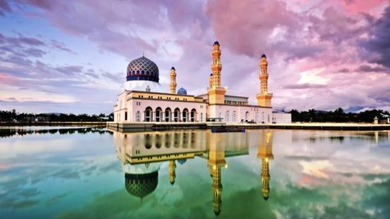 馬來西亞沙巴是個篤信回教的國家，不論是東馬或西馬都能看到美輪