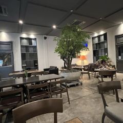 YOLK Restaurant and Cafe' 여행 사진