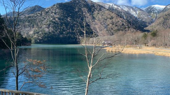 「湯之湖」與中禪寺湖同為代表奧日光的湖泊。它是湯川受到三岳噴