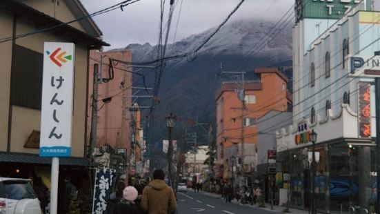 由布院にいったら必ずいく観光スポット。食べ歩きもできるしお土