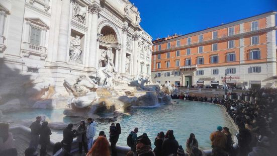 I was at Trevi Fountain the fr