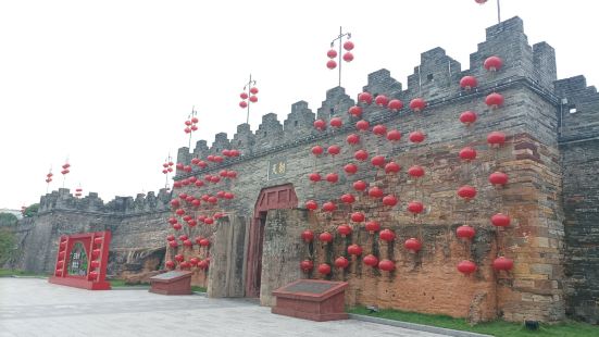 肇（zh&agrave;o）庆古城墙，又叫宋城一路，位于广东