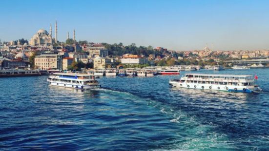 The Bosporus Strait, which div