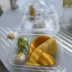 Mae Varee Mango Sticky Rice User Photo