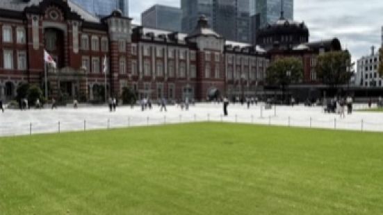 Tokyo Station in Japan is as f