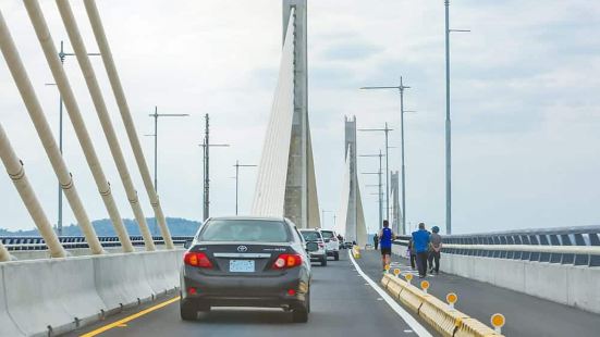 全臺第一座深水域跨海大橋-金門大橋，連接大小金門，總長度為5