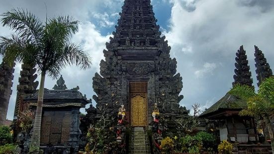 Beautiful neighborhood in Bali