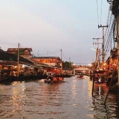 Amphawa Floating Market User Photo