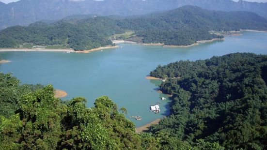 日月潭國家風景區位於南投縣魚池鄉水社村，是全台最大的淡水湖泊