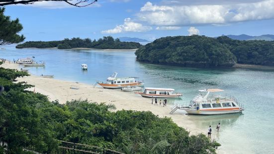 自然豊かで美しい絶景を楽しめる沖縄県八重島諸島の中心に位置す