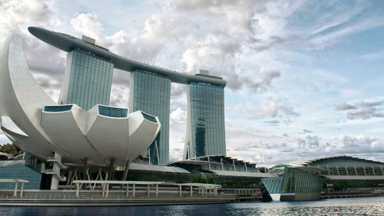 Marina Bay Sands is an iconic 