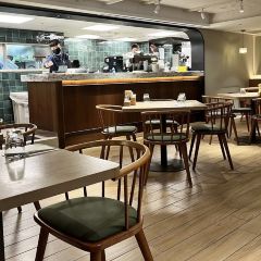 M One Cafe Daan 여행 사진