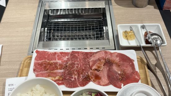 去咗河畔花園嗰度食午餐嗰度都有好幾間出名嘅餐廳有燒肉日式餐廳