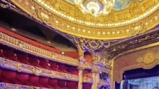 The Palais Garnier offers a de