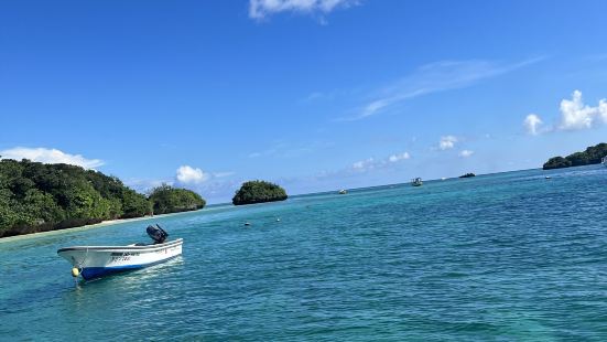 石垣島町から車で約30分の石垣島1番の絶景スポット川平湾。砂