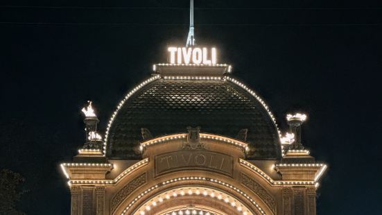 整個丹麥行中我們最喜歡的地方就是趣伏裏Tivoli 樂園，它
