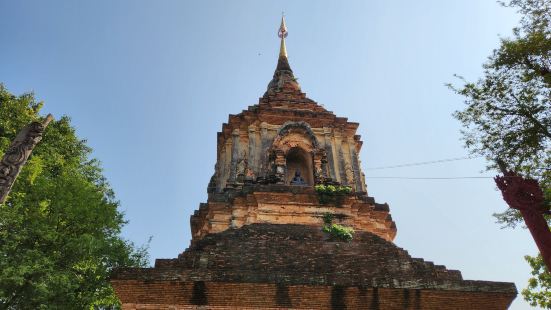 罗摩利寺是一座非常古老的寺庙,采用兰纳建筑风格,外墙有很多精
