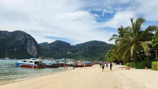 大皮皮島（Ko Phi Phi Don）是個魅力十足的海島，