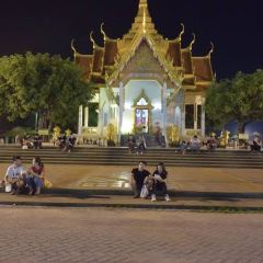 Thung Sri Muang Night Market User Photo