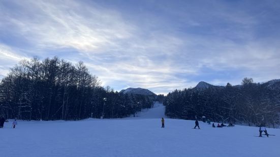 滑雪場地點方便，在富良野王子酒店旁，滑雪全副裝備只需9500