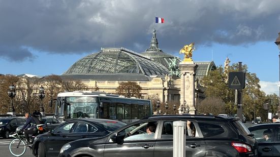 The Grand Palais looks really 