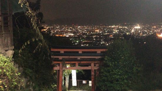 少し怖い雰囲気ですが、夜に行くのもまた良い場所です京都の夜景