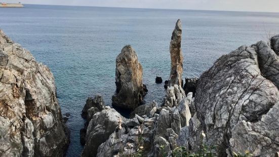 동해에서 일출로 가장 유명한 촛대바위입니다.봄여름가을겨