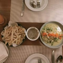 Hint Cafe & Eatery 여행 사진