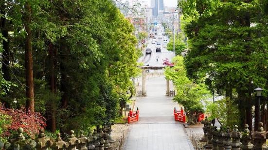 駅から近くて利便よしですイベントの時には屋台もたくさんでるの